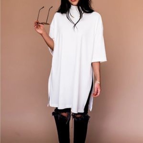 Dressed In LALA- Sold Out- Icon Mock Neck WHITE Top SIZE Medium - Picture 3 of 7